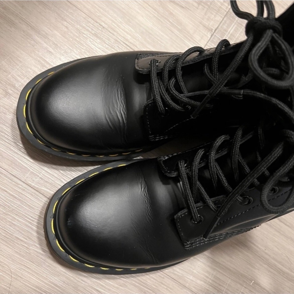 Dr Martens Lace Up Boots SIZE 41 (US W 9) - Picture 4 of 5